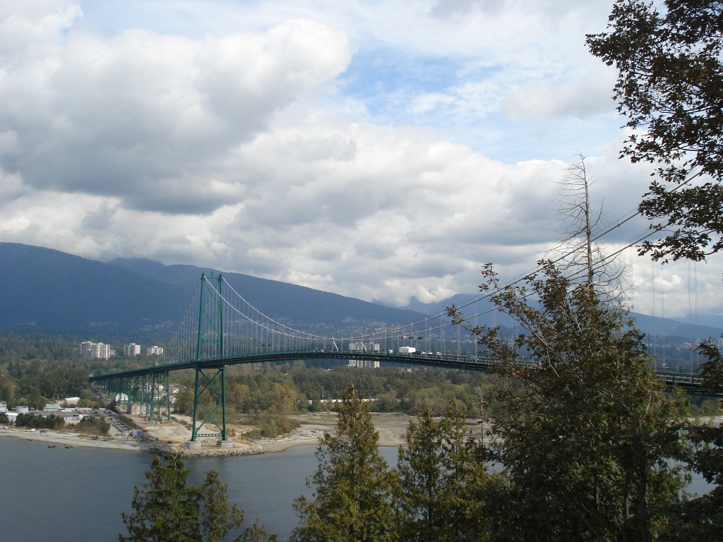 DSC02619.JPG - Lions Gate Bridge zwischen North Vancouver und Stanley Park