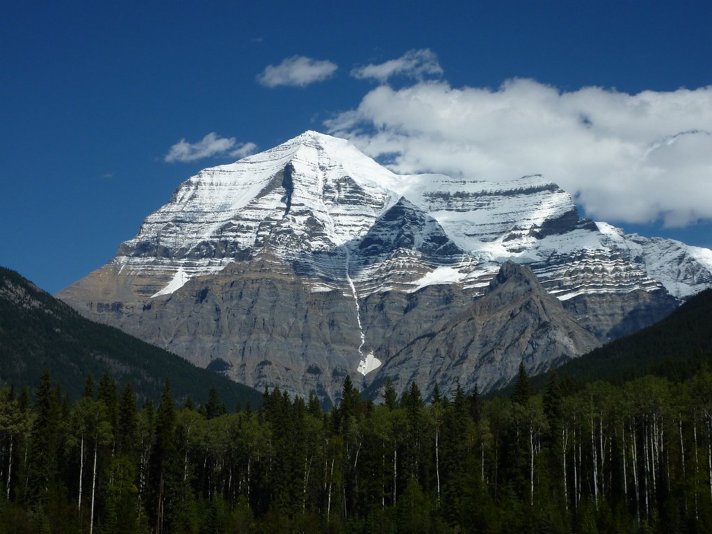 P1010257.JPG - Freie Sicht auf den Mount Robson (meistens hat er den Kopf in den Wolken)